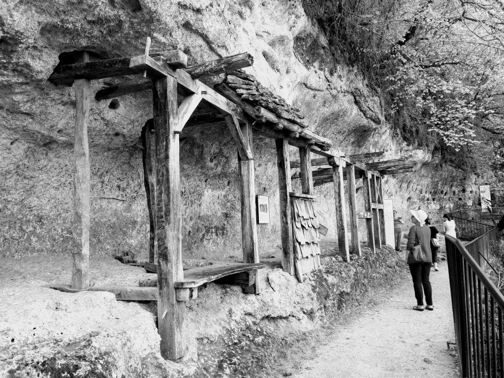 La Roque Saint Christophe early structures