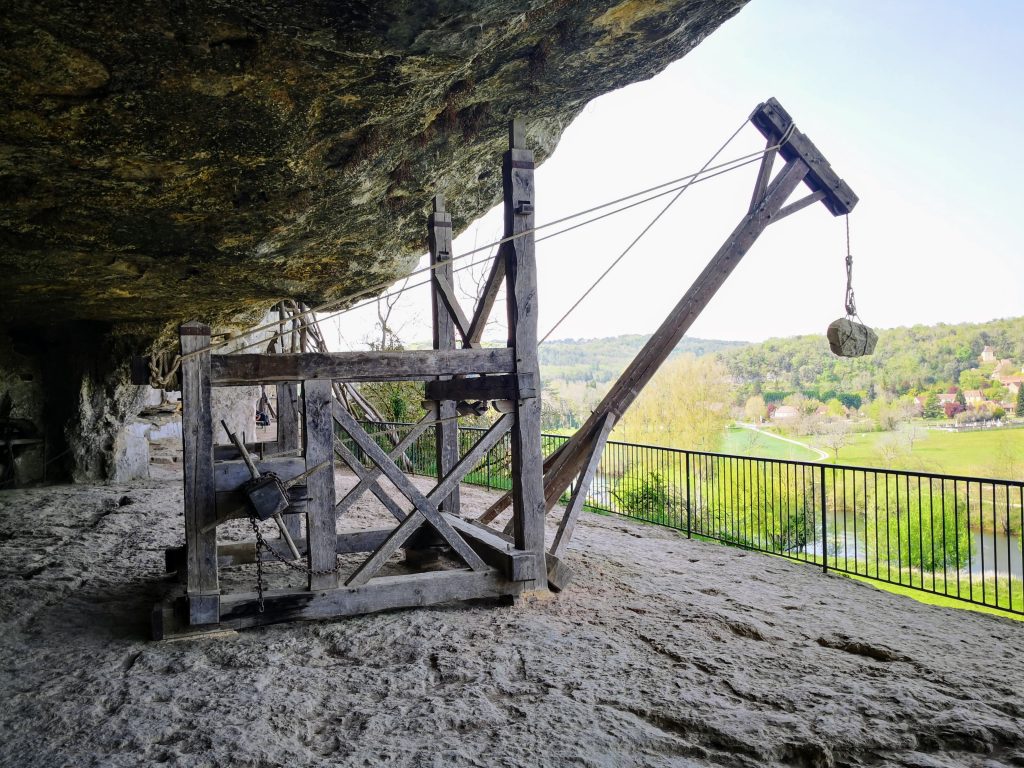 La Roque Saint Christophe lever crane