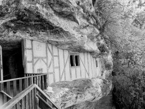 La Roque Saint Christophe dwelling exterior